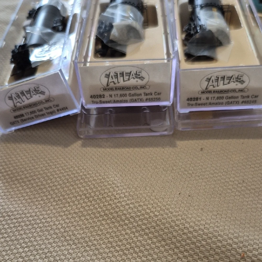 Vintage ATLAS- 10 Total- Model Train Cars Collection - Picture 7 of 9